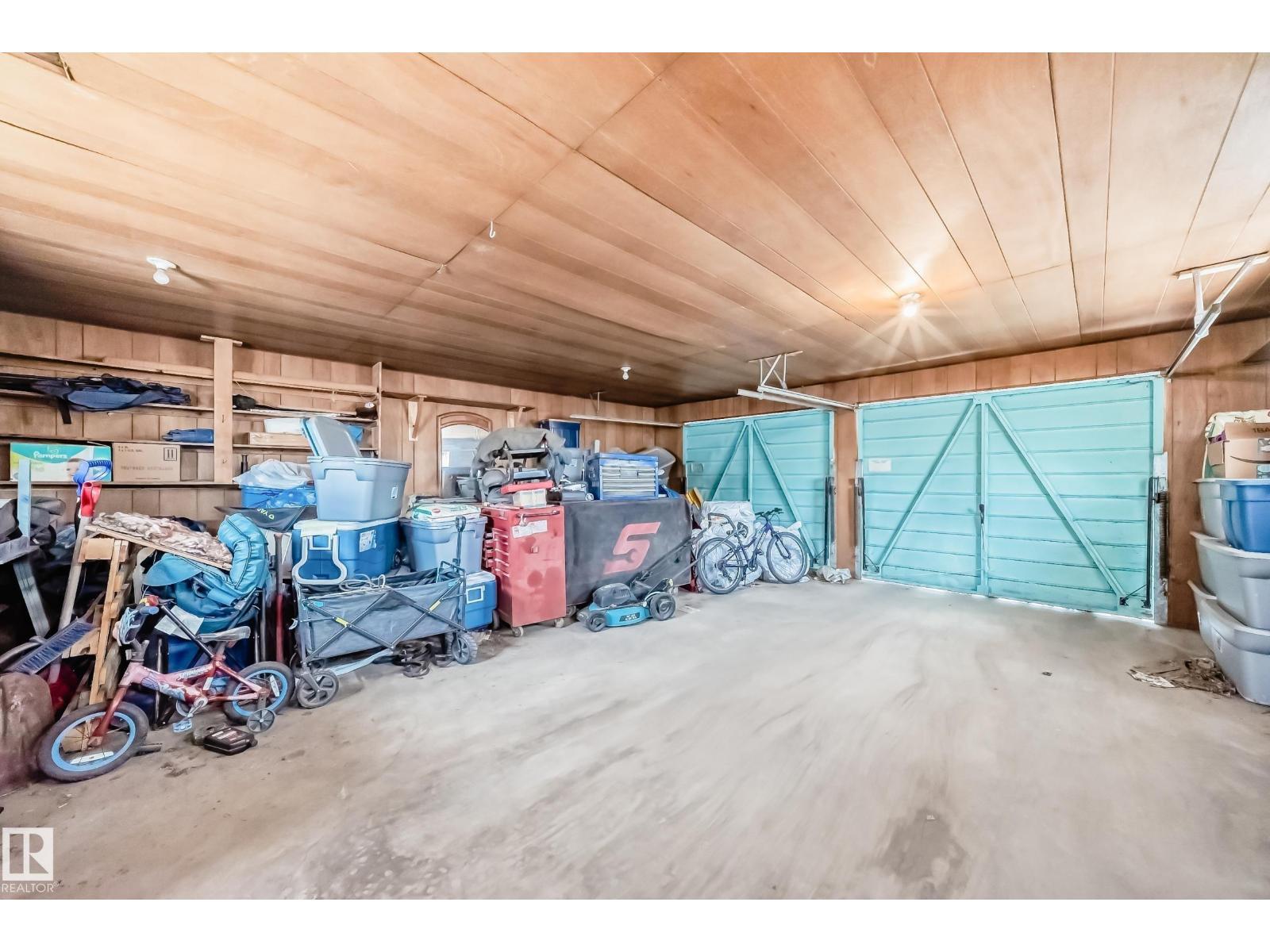 12825 102 St Nw, Edmonton, AB - Indoor Photo Showing Garage