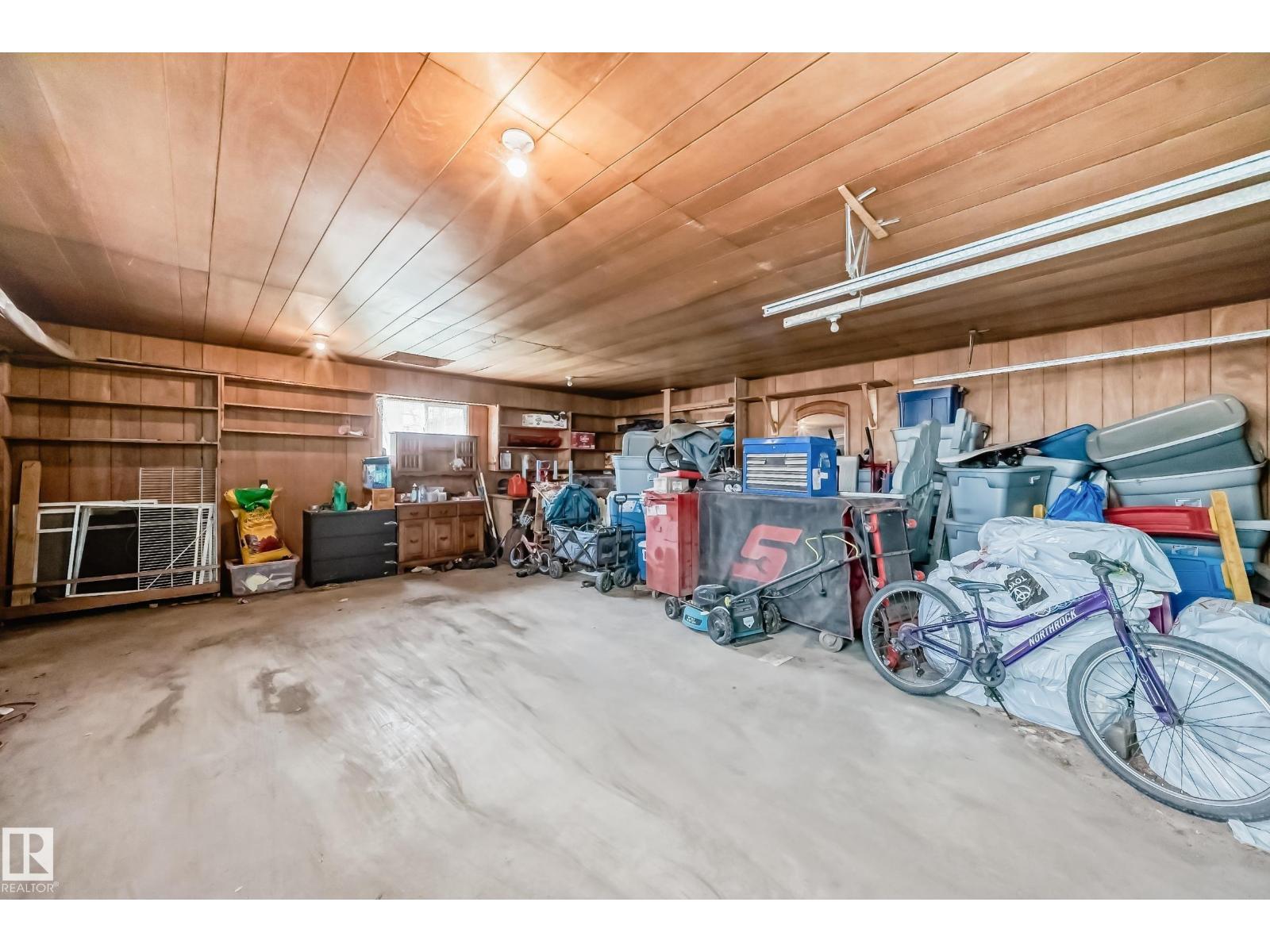 12825 102 St Nw, Edmonton, AB - Indoor Photo Showing Garage