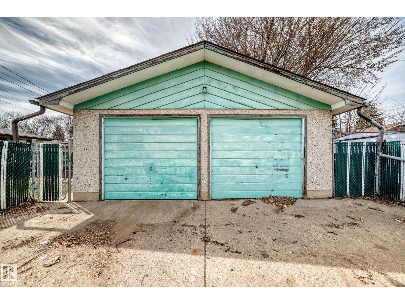 12825 102 St Nw, Edmonton, AB - Outdoor