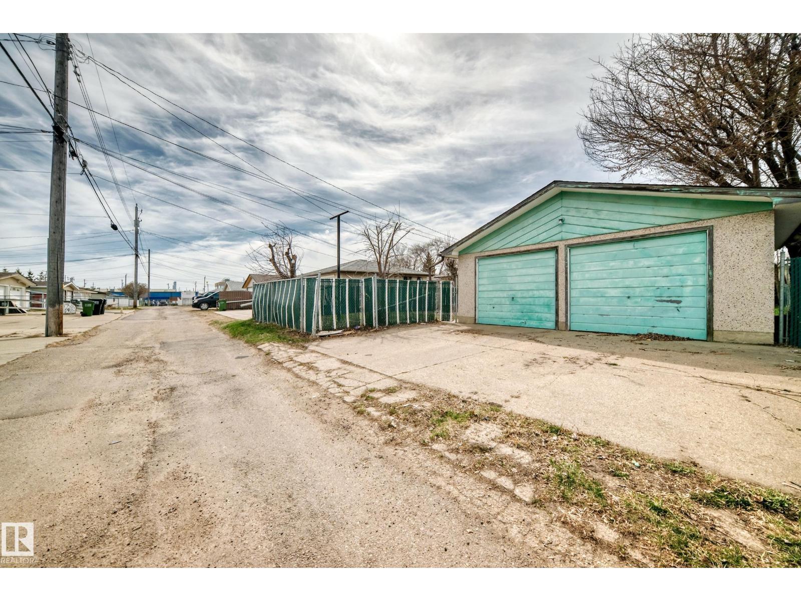 12825 102 St Nw, Edmonton, AB - Outdoor