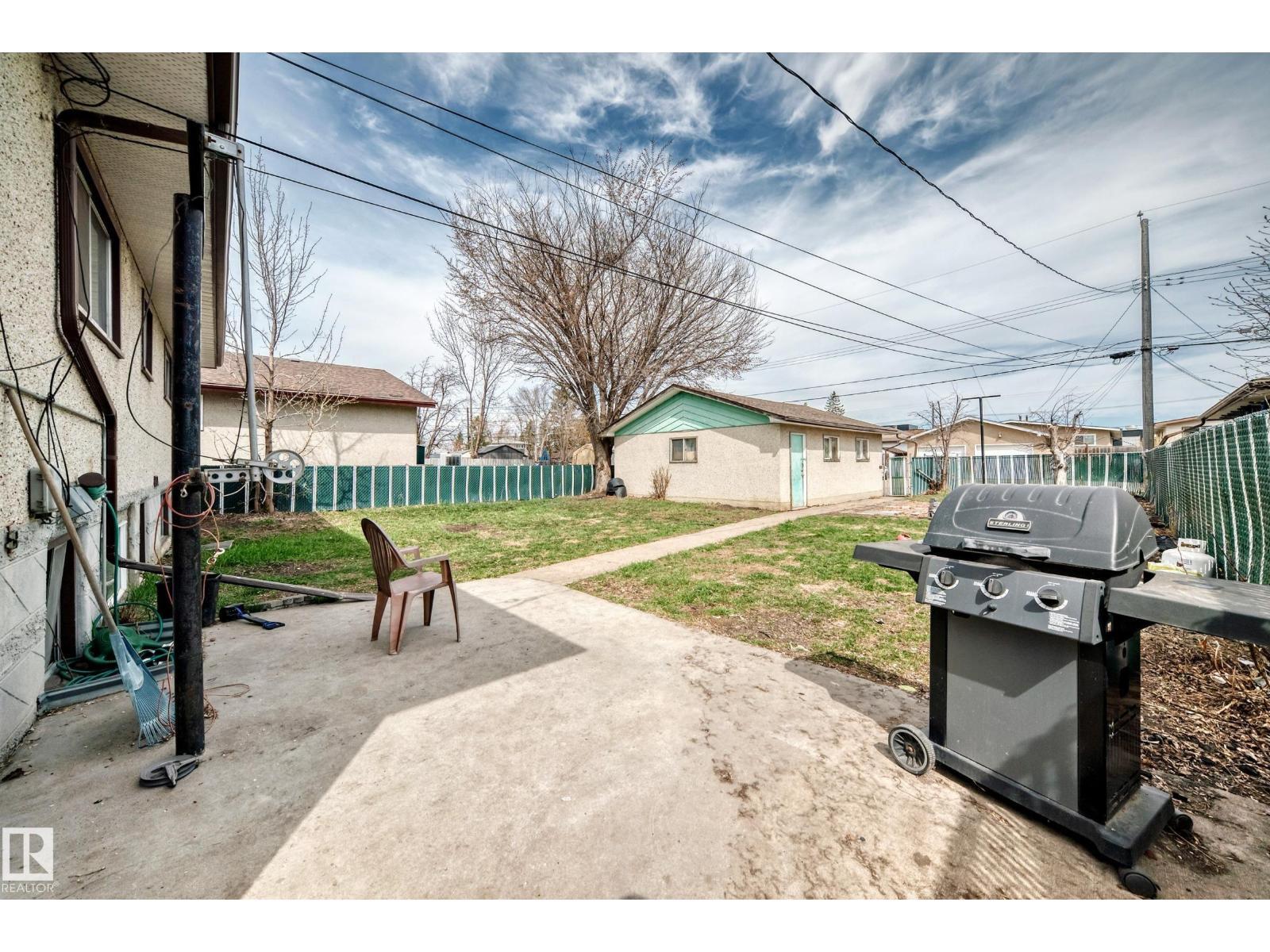 12825 102 St Nw, Edmonton, AB - Outdoor
