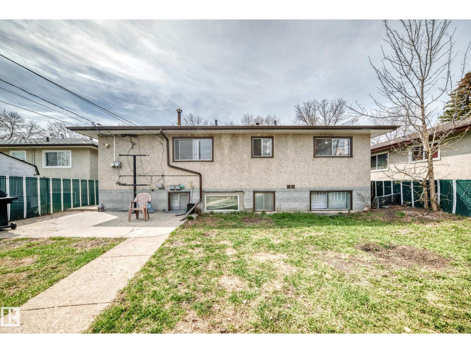 12825 102 St Nw, Edmonton, AB - Outdoor