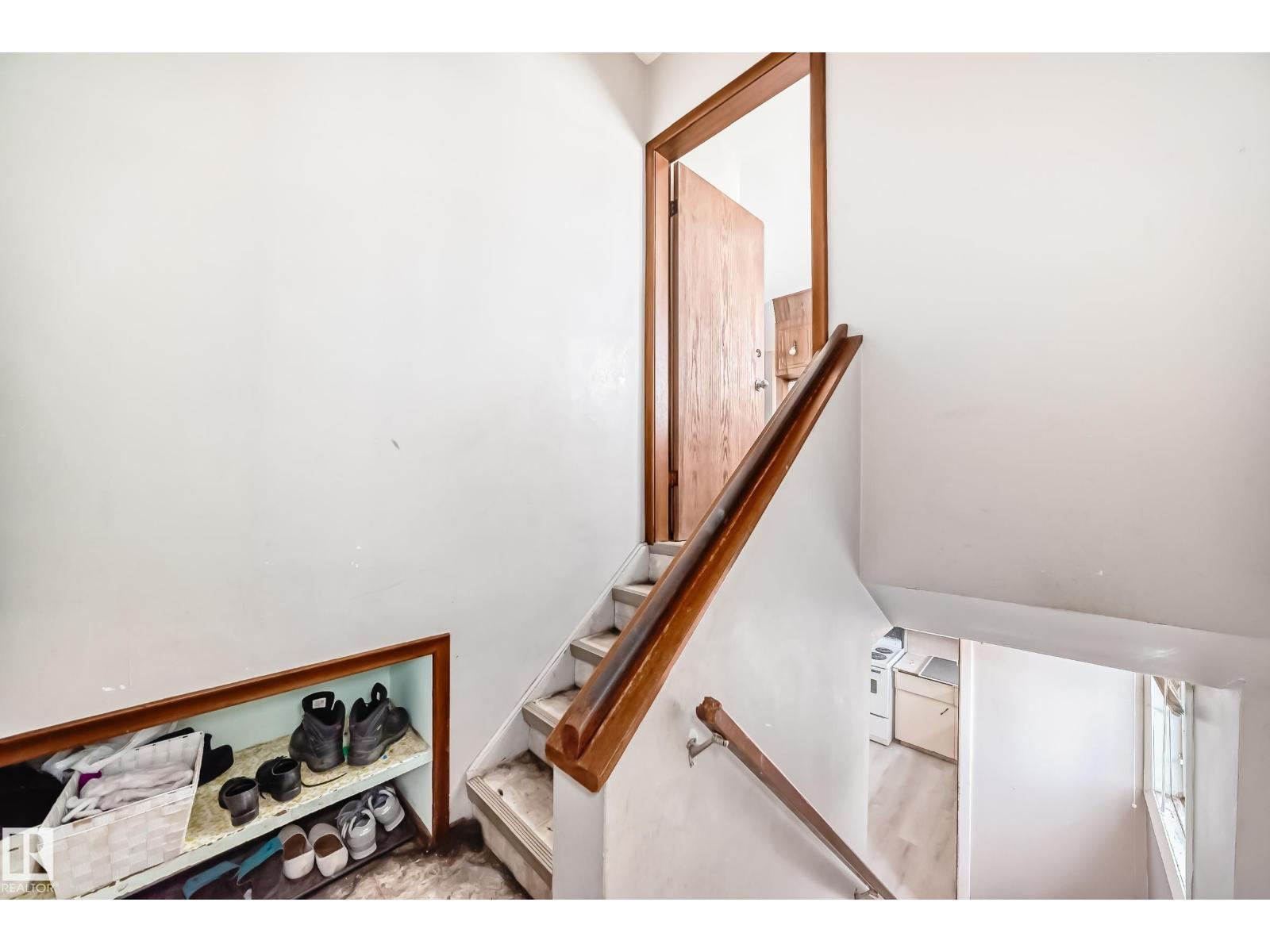 12825 102 St Nw, Edmonton, AB - Indoor Photo Showing Other Room