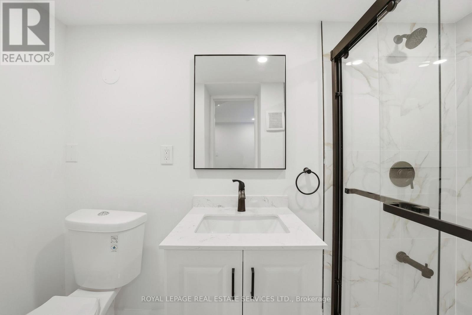 2531 Morrison Avenue, Mississauga, ON - Indoor Photo Showing Bathroom