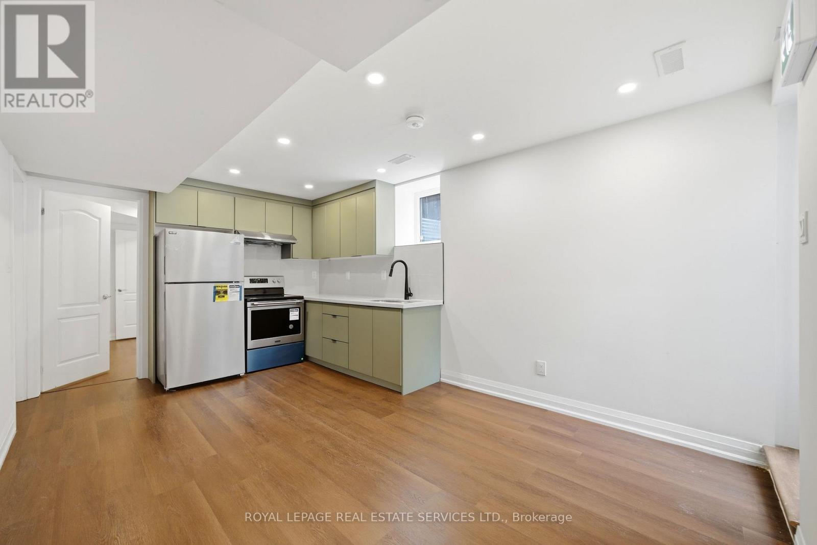 2531 Morrison Avenue, Mississauga, ON - Indoor Photo Showing Kitchen