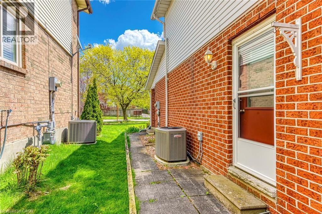 43 Niska Drive, Waterdown, ON - Outdoor With Exterior