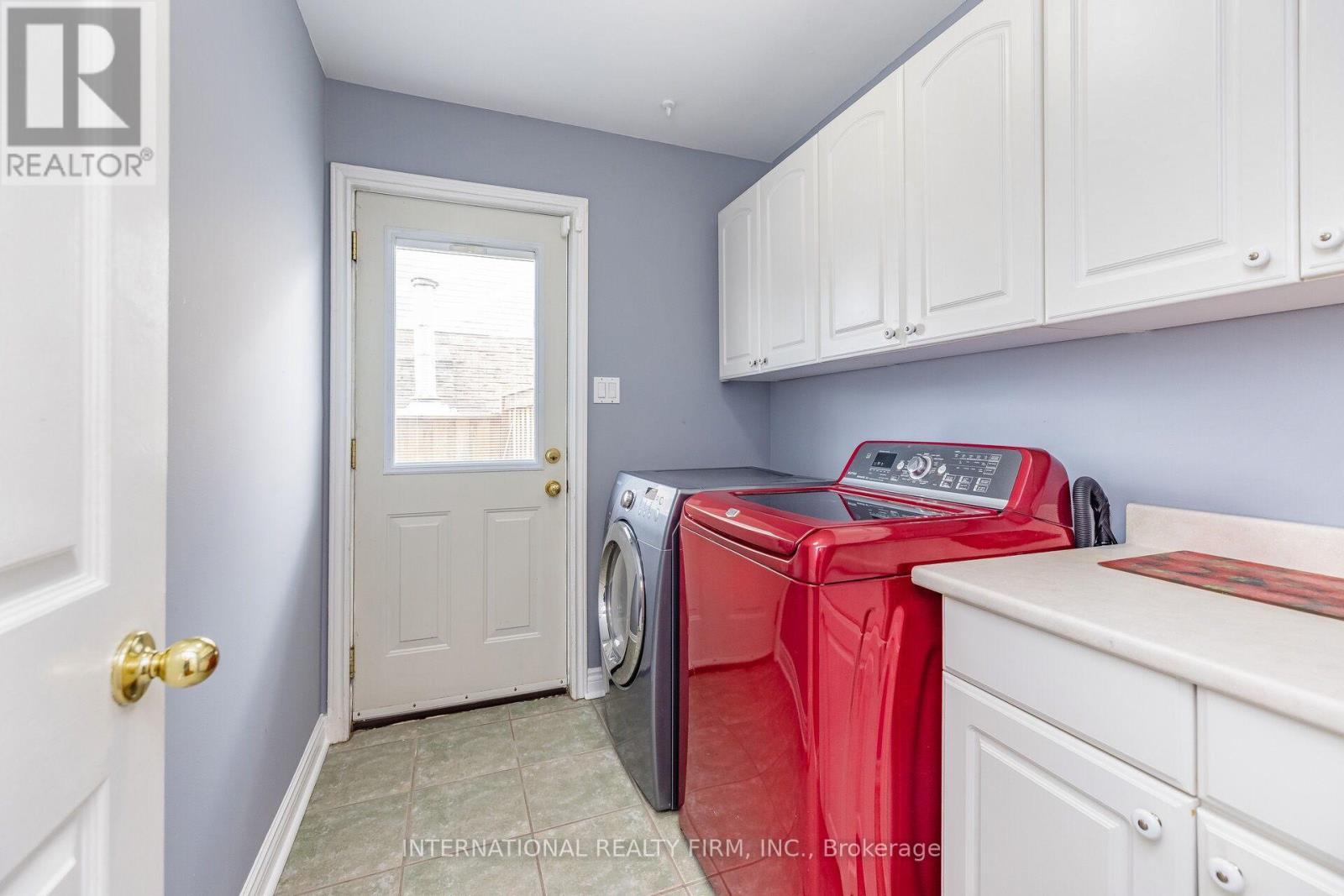 1236 Fleet Street, Mississauga, ON - Indoor Photo Showing Laundry Room