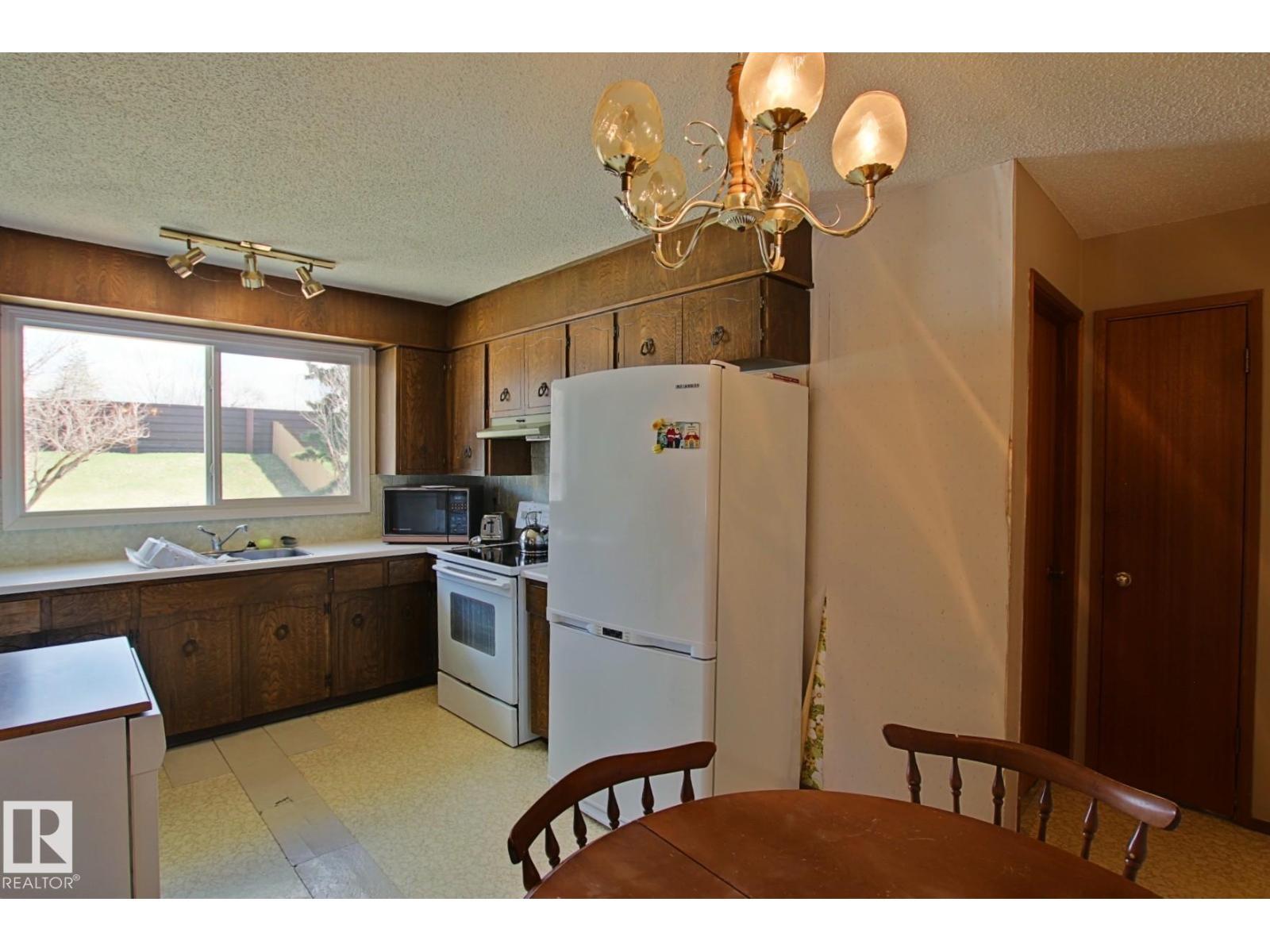 3539 104 St Nw, Edmonton, AB