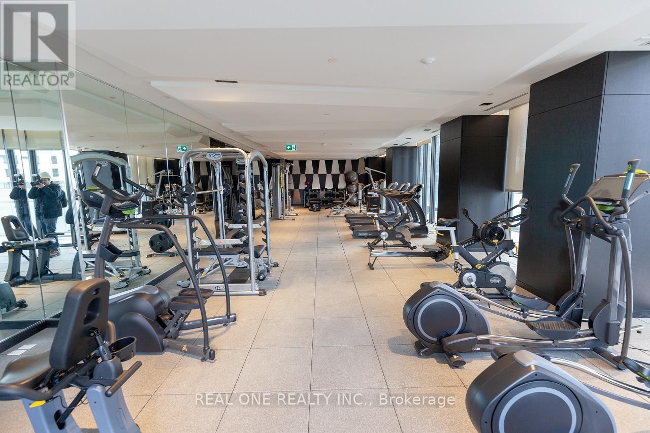 2209 - 8 Eglinton Avenue E, Toronto, ON - Indoor Photo Showing Gym Room