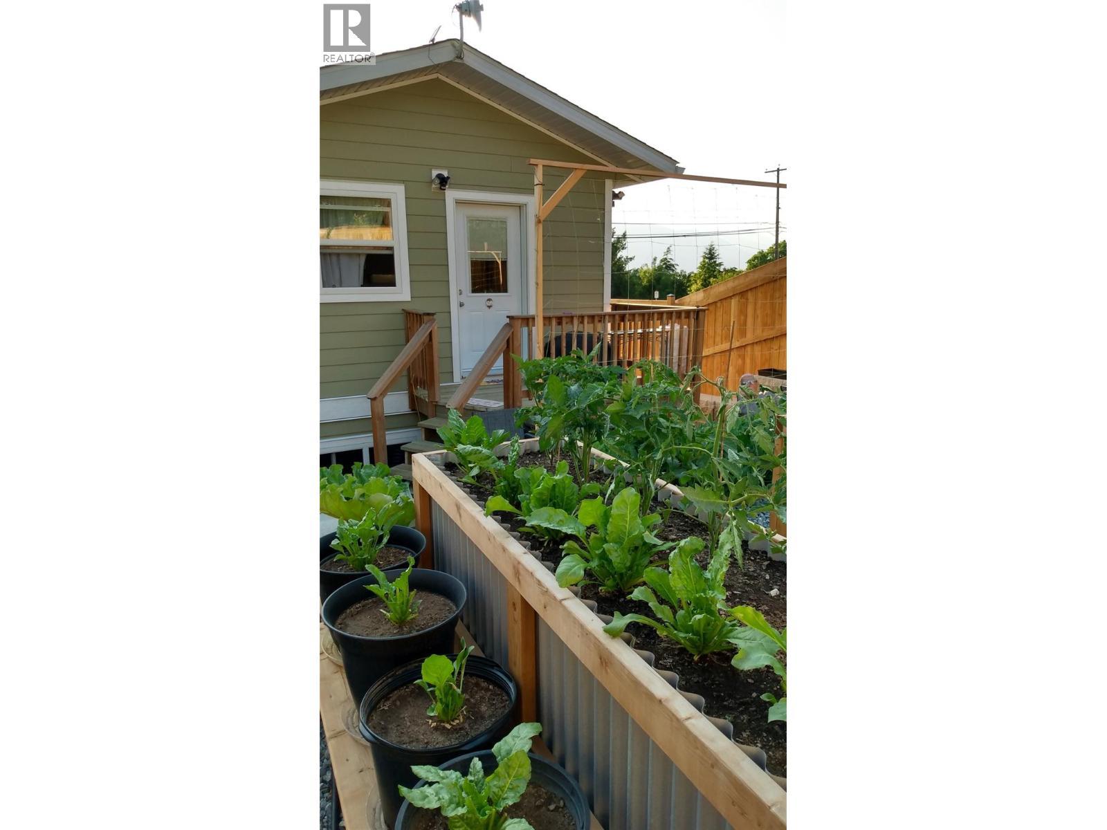318 8Th Avenue, Creston, BC - Outdoor With Deck Patio Veranda