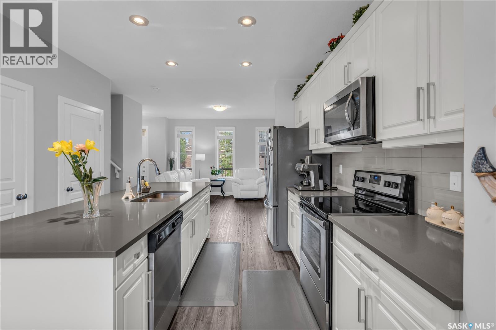219 Newton Link, Saskatoon, SK - Indoor Photo Showing Kitchen With Stainless Steel Kitchen With Double Sink With Upgraded Kitchen