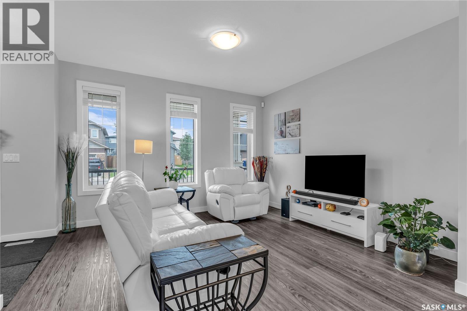 219 Newton Link, Saskatoon, SK - Indoor Photo Showing Living Room