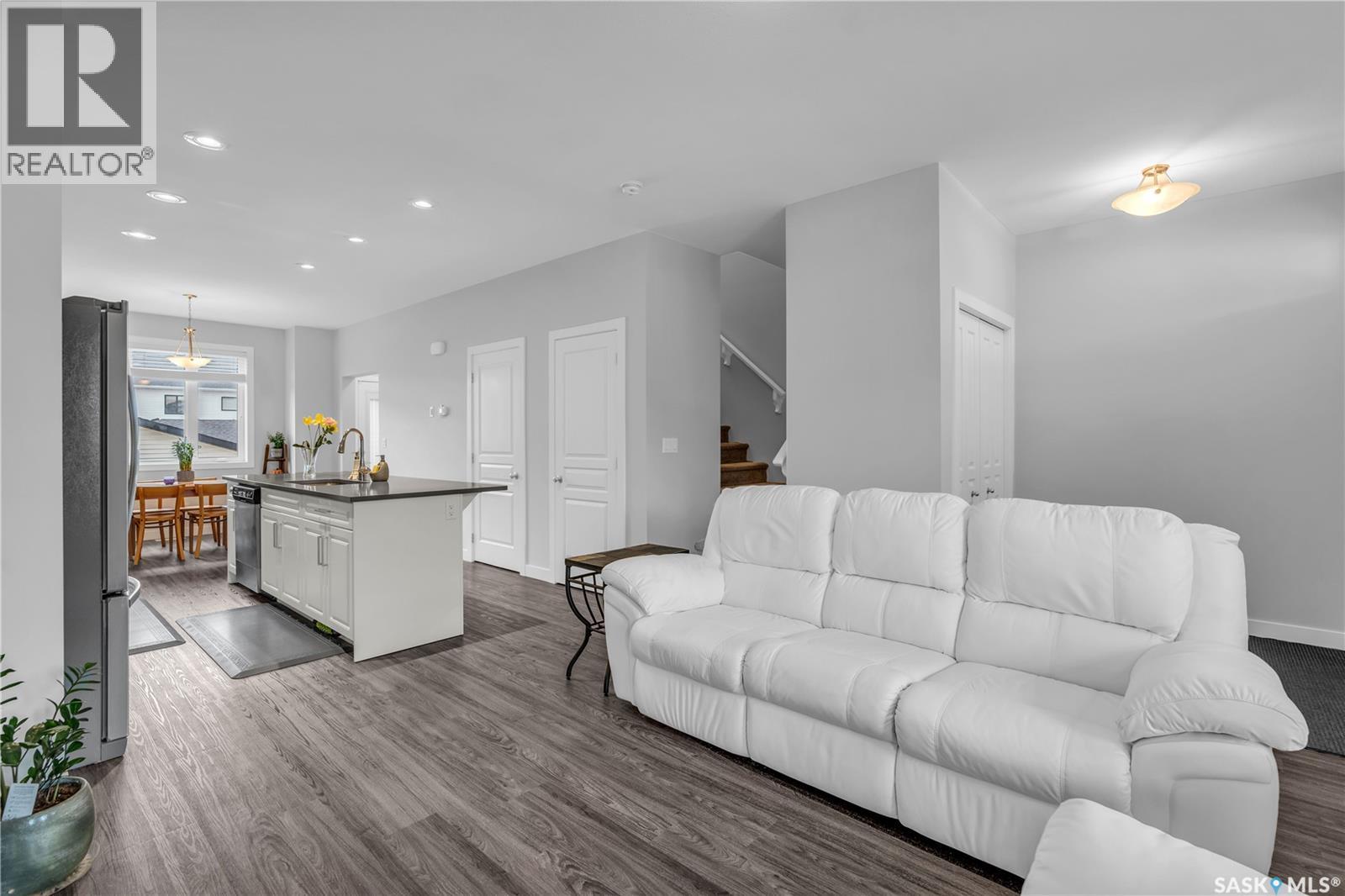 219 Newton Link, Saskatoon, SK - Indoor Photo Showing Living Room