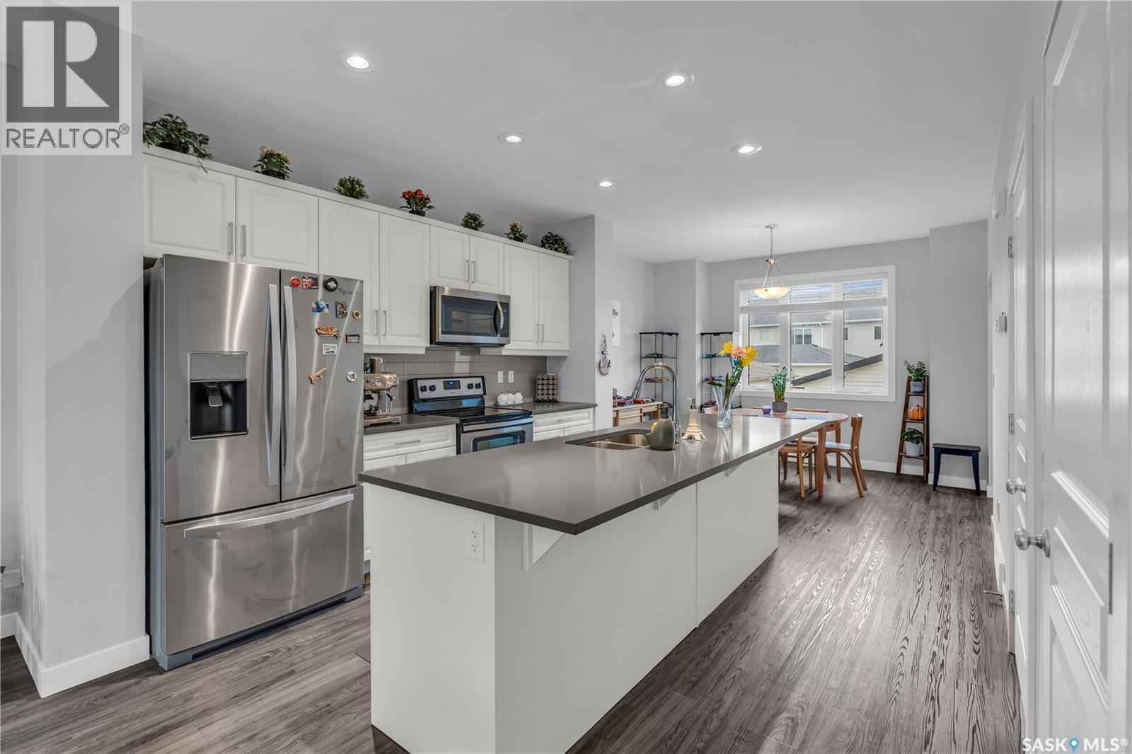 219 Newton Link, Saskatoon, SK - Indoor Photo Showing Kitchen With Stainless Steel Kitchen With Double Sink With Upgraded Kitchen