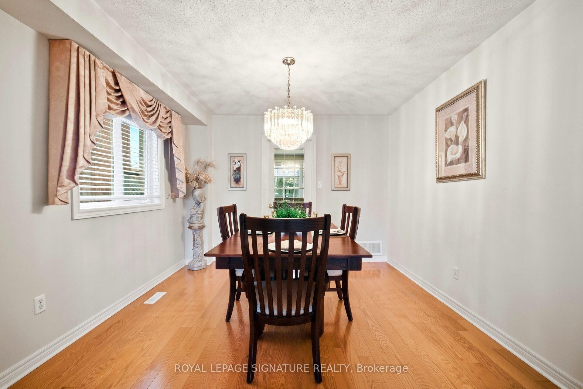 52 Durham Street, Halton Hills, ON - Indoor Photo Showing Dining Room