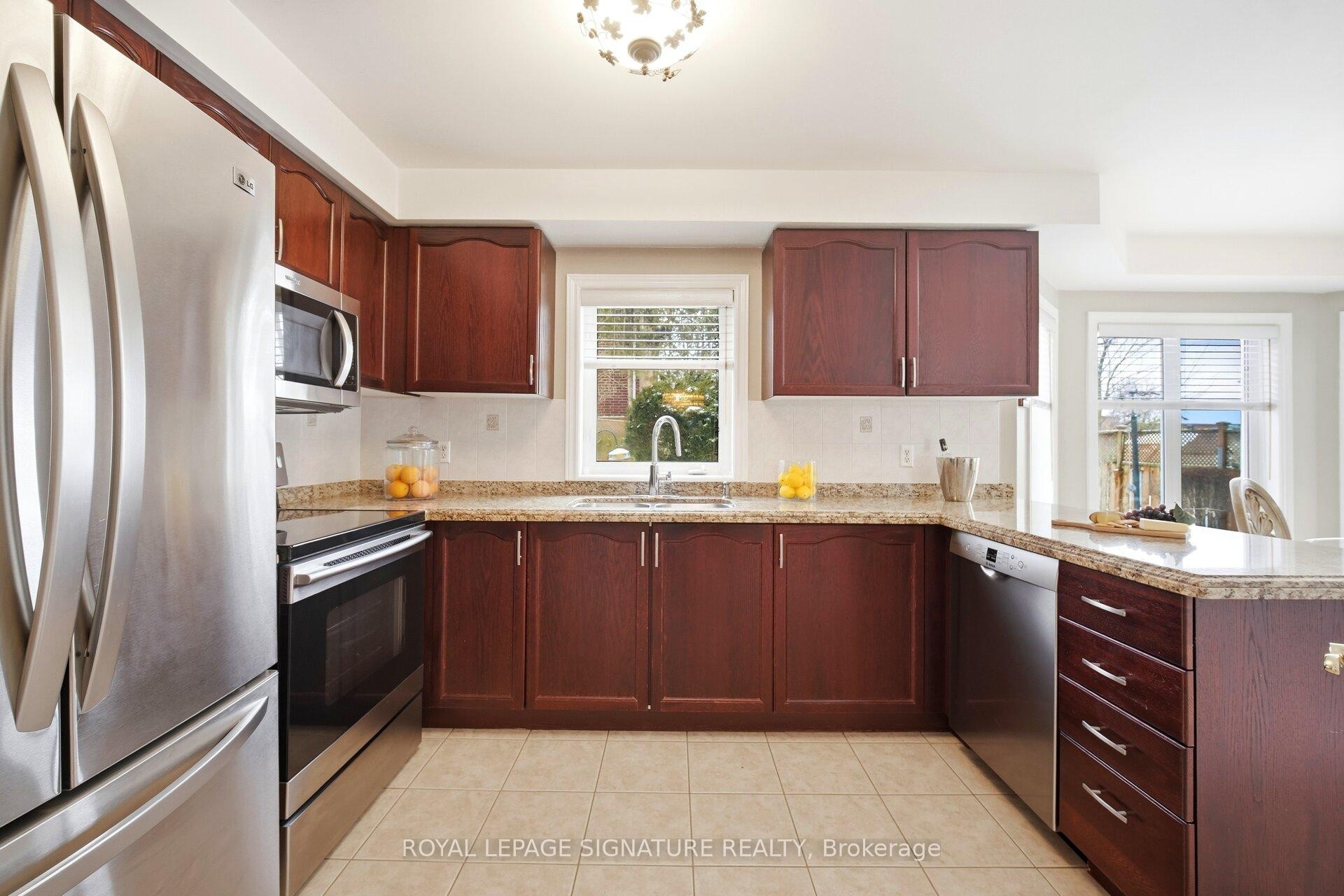 52 Durham Street, Halton Hills, ON - Indoor Photo Showing Kitchen