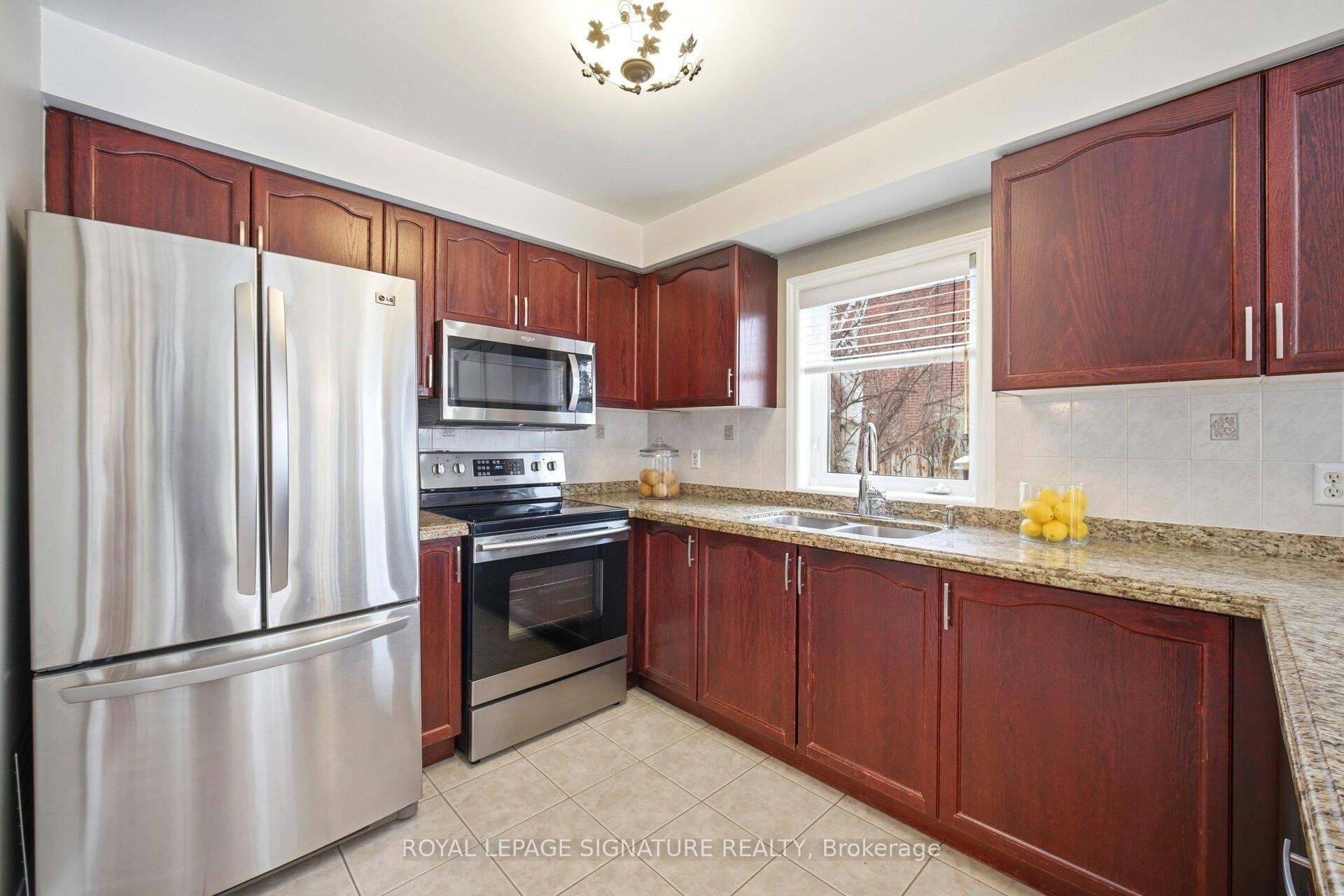 52 Durham Street, Halton Hills, ON - Indoor Photo Showing Kitchen With Double Sink