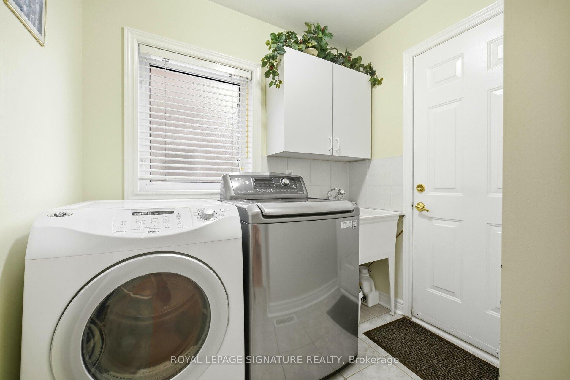 52 Durham Street, Halton Hills, ON - Indoor Photo Showing Laundry Room