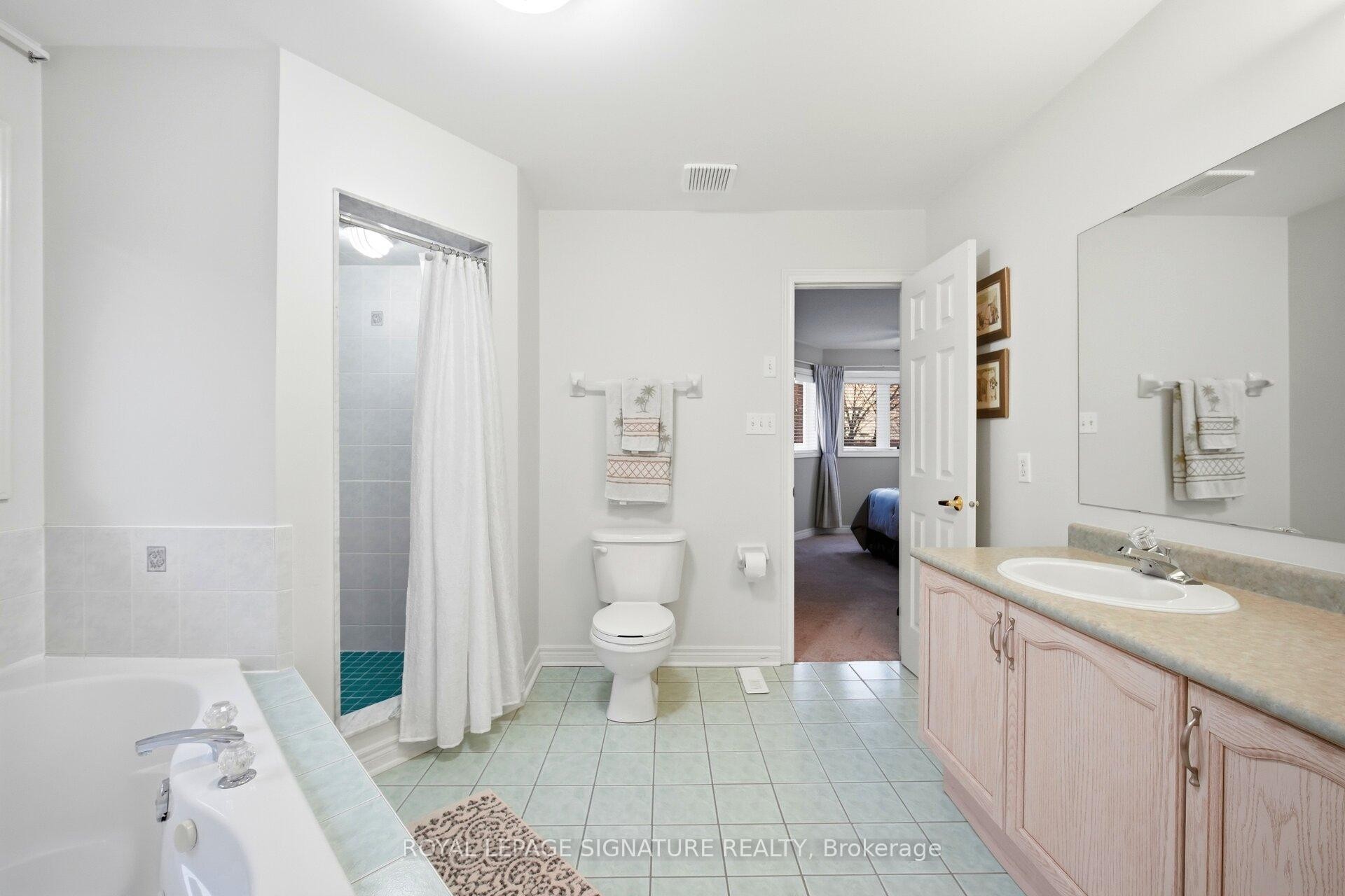 52 Durham Street, Halton Hills, ON - Indoor Photo Showing Bathroom