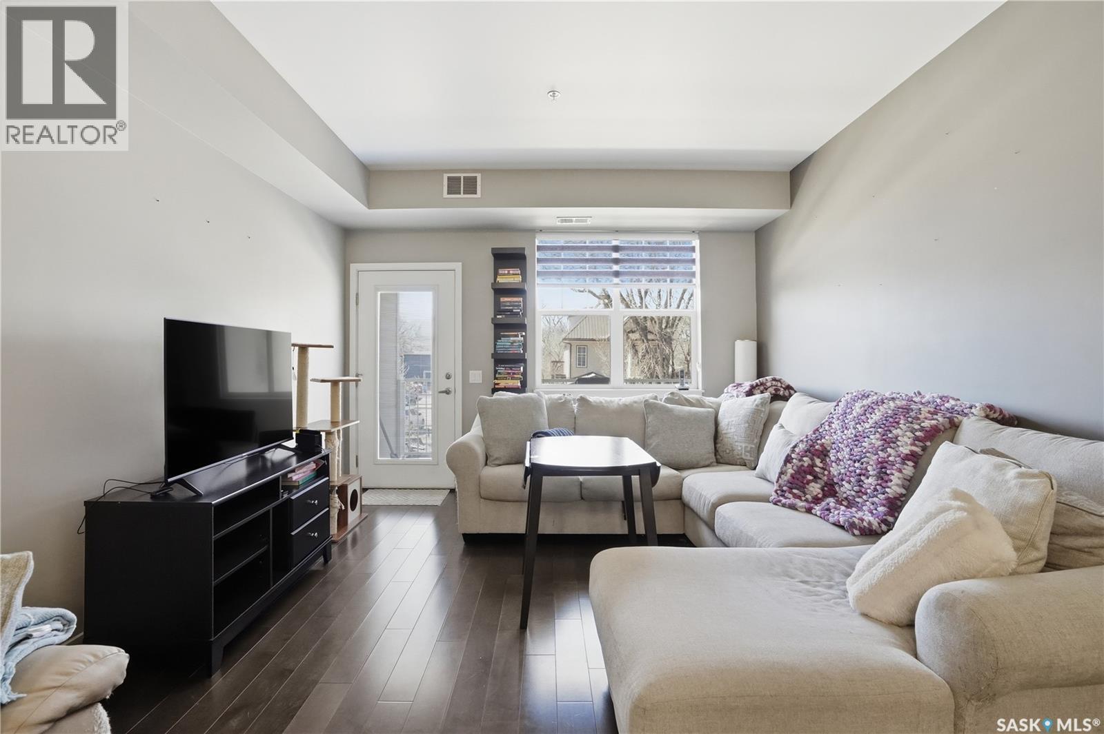 206 2255 Angus Street, Regina, SK - Indoor Photo Showing Living Room