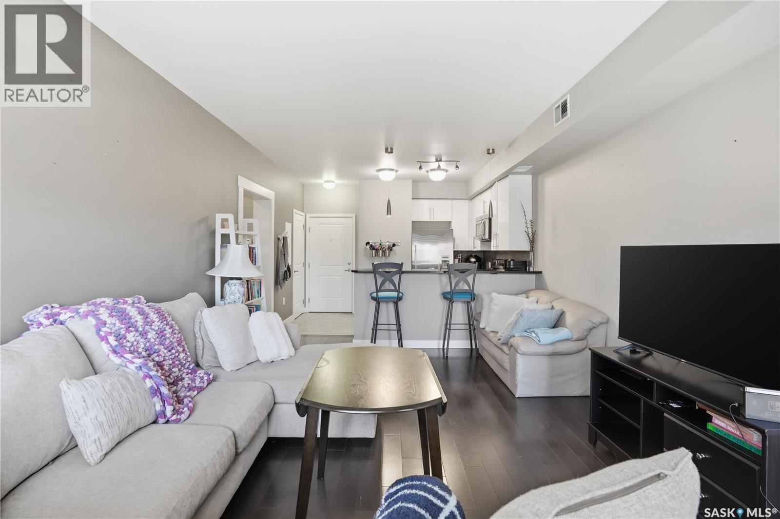206 2255 Angus Street, Regina, SK - Indoor Photo Showing Living Room