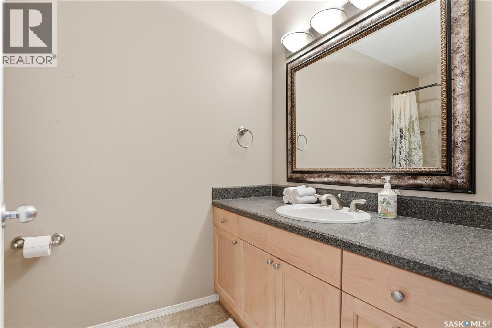 1426B C Avenue N, Saskatoon, SK - Indoor Photo Showing Bathroom