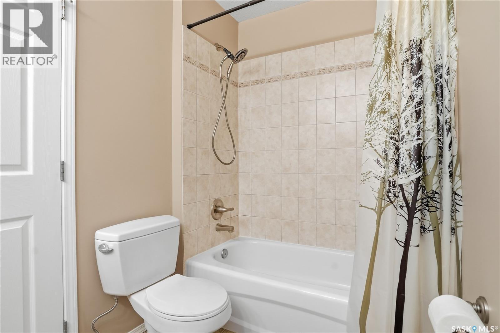 1426B C Avenue N, Saskatoon, SK - Indoor Photo Showing Bathroom