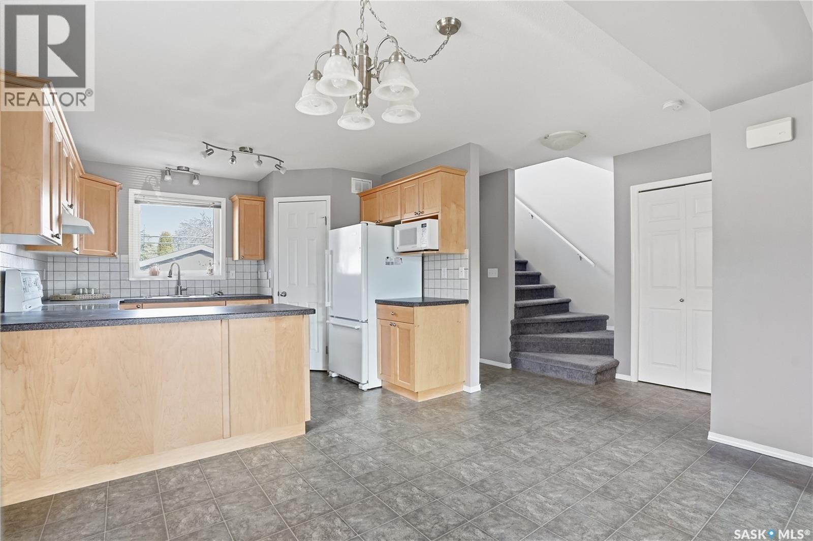 1426B C Avenue N, Saskatoon, SK - Indoor Photo Showing Kitchen