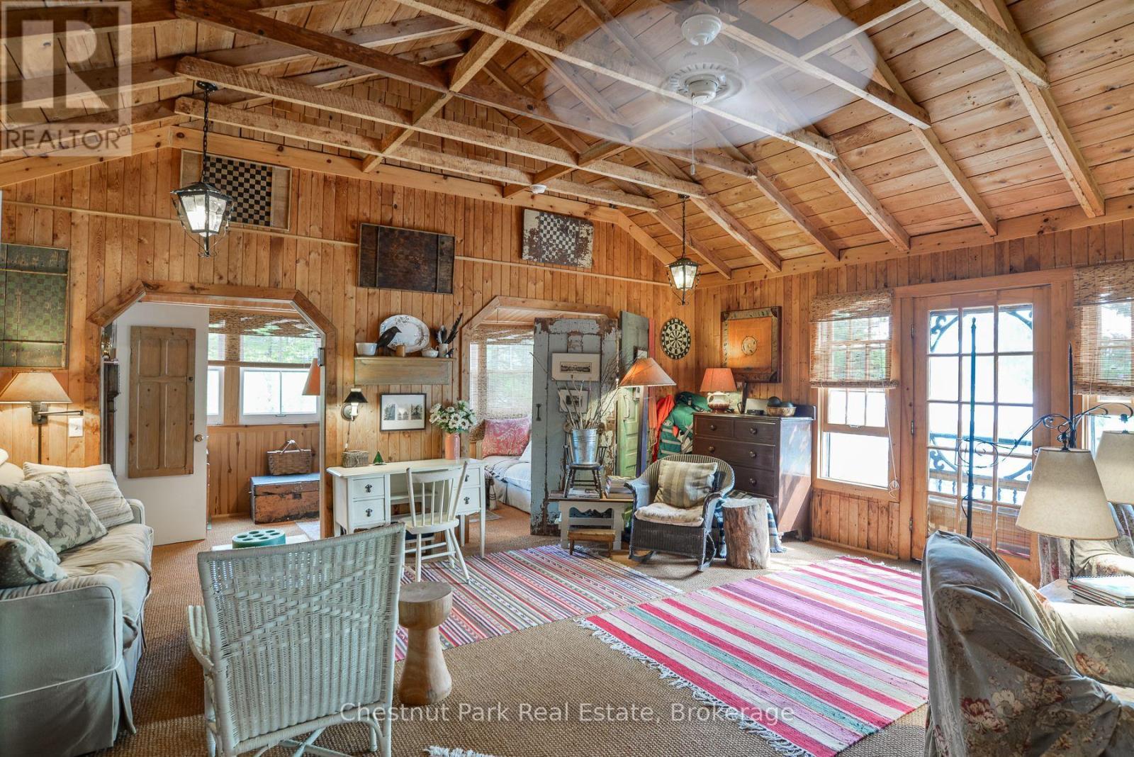 Charming collection of antiques included - 1 Rose Island, Gravenhurst (Morrison), ON - Indoor
