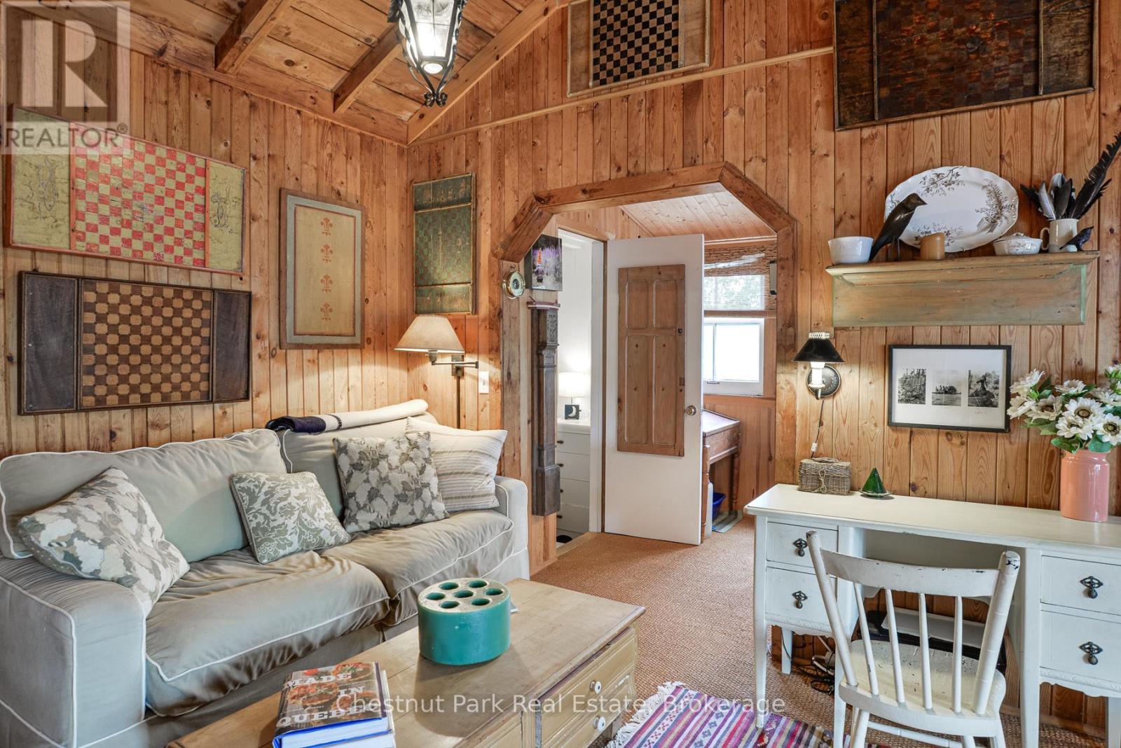 1 Rose Island, Gravenhurst (Morrison), ON - Indoor Photo Showing Living Room