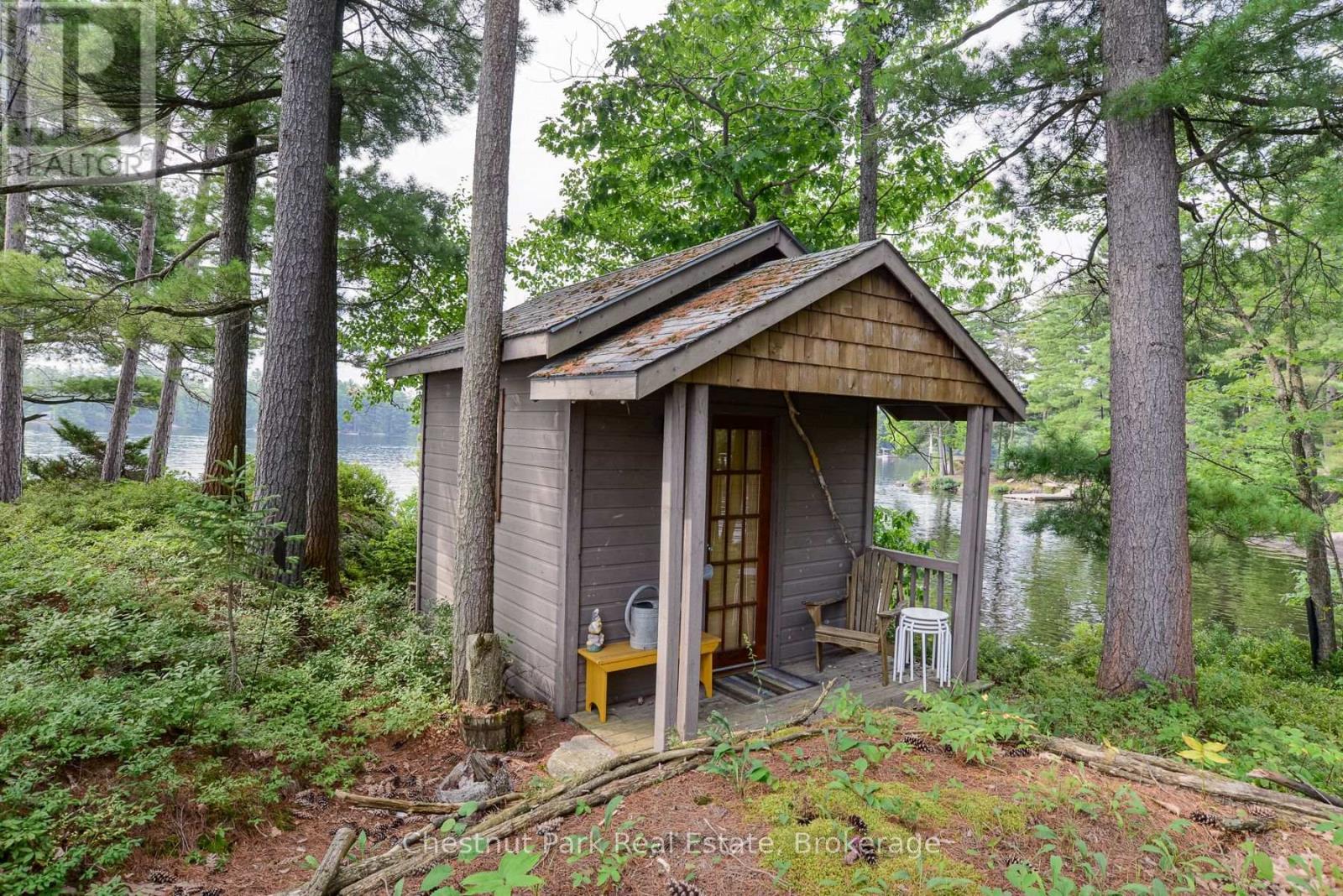 Sleeping bunkie for privacy - 1 Rose Island, Gravenhurst (Morrison), ON - Outdoor