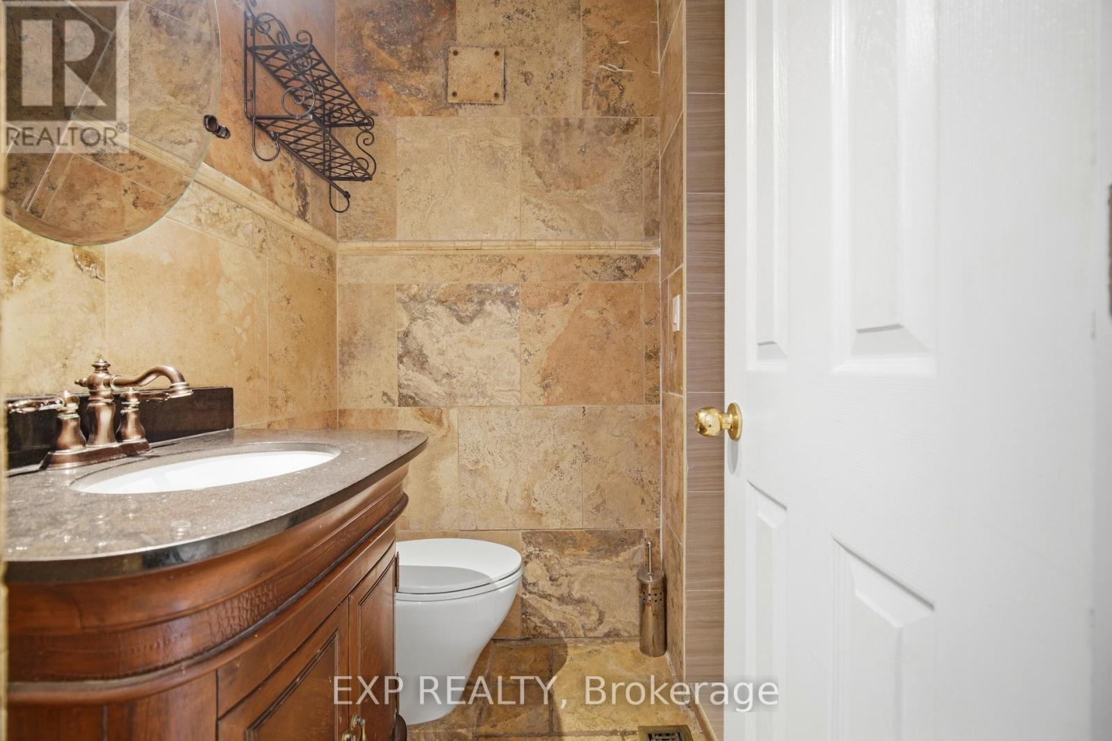 2065 Westfield Drive, Mississauga, ON - Indoor Photo Showing Bathroom
