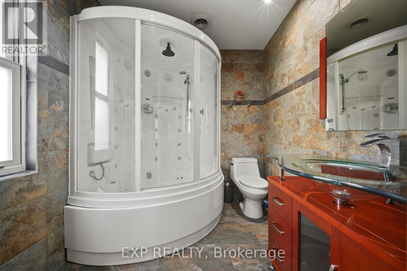2065 Westfield Drive, Mississauga, ON - Indoor Photo Showing Bathroom
