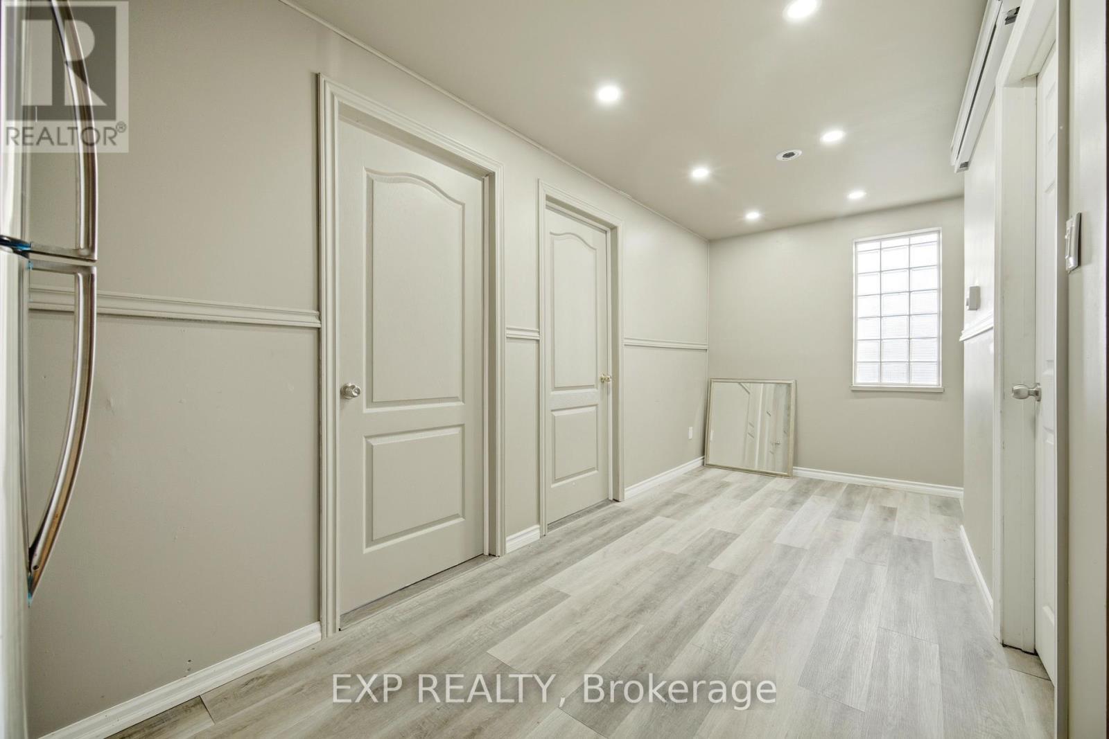 2065 Westfield Drive, Mississauga, ON - Indoor Photo Showing Other Room