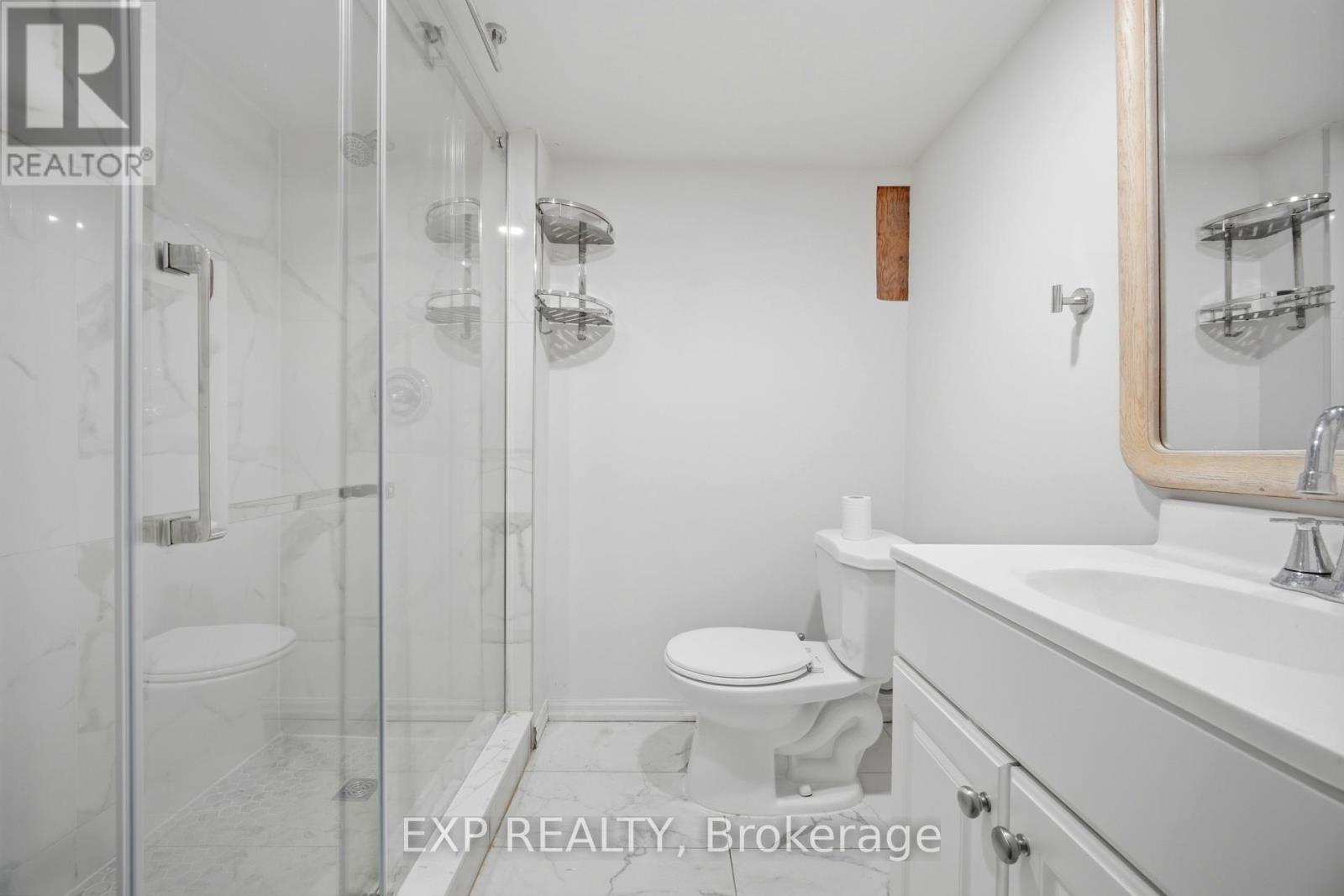 2065 Westfield Drive, Mississauga, ON - Indoor Photo Showing Bathroom