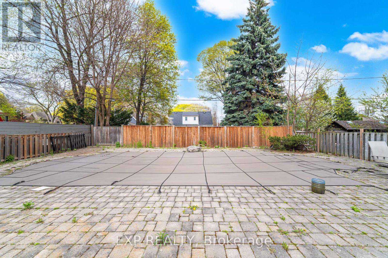 2065 Westfield Drive, Mississauga, ON - Outdoor