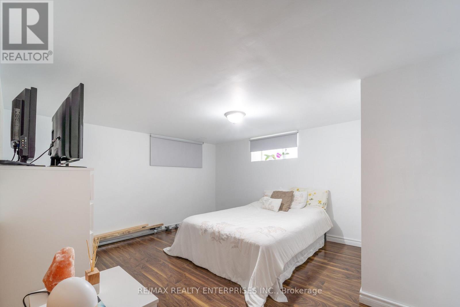 1351 Haig Boulevard, Mississauga, ON - Indoor Photo Showing Bedroom