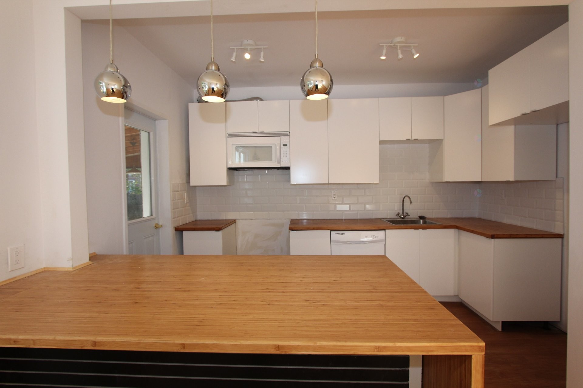 Cuisine - 4990 Rue Fulton, Montréal (Côte-Des-Neiges/Notre-Dame-De-Grâce), QC - Indoor Photo Showing Kitchen