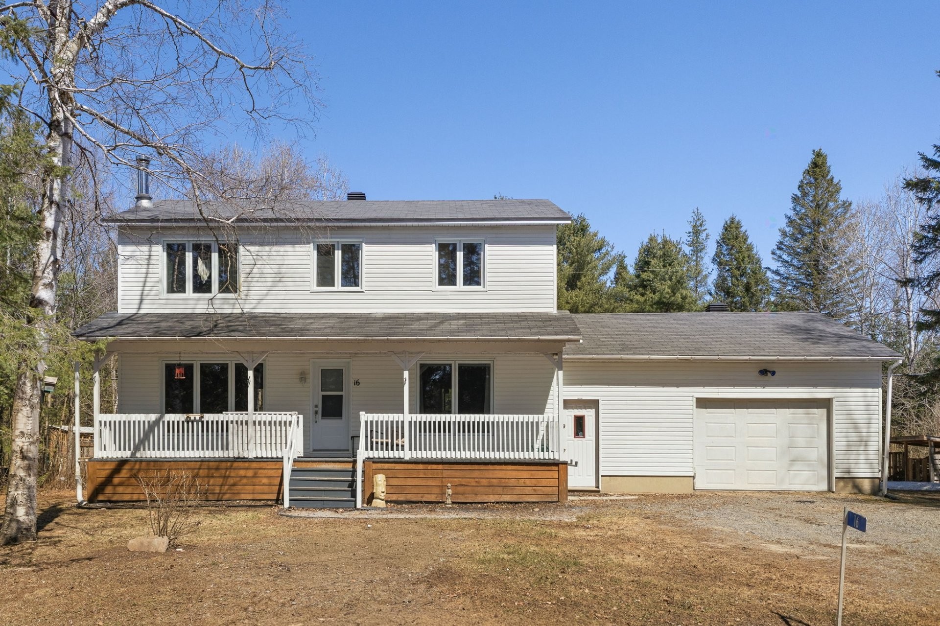 Front of Structure - 16 Rue André, Montpellier, QC - Outdoor With Deck Patio Veranda