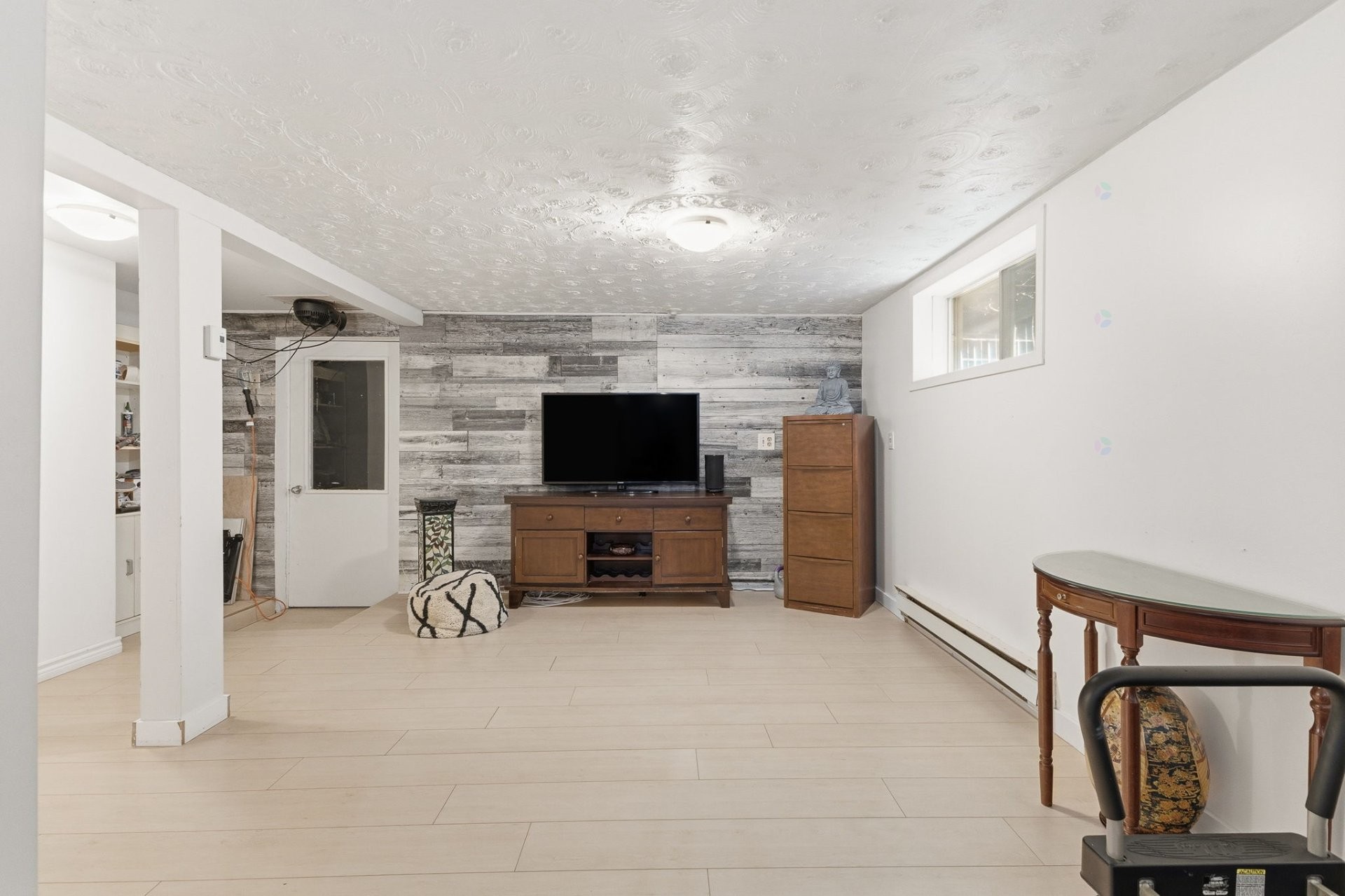 Family Room - 16 Rue André, Montpellier, QC - Indoor