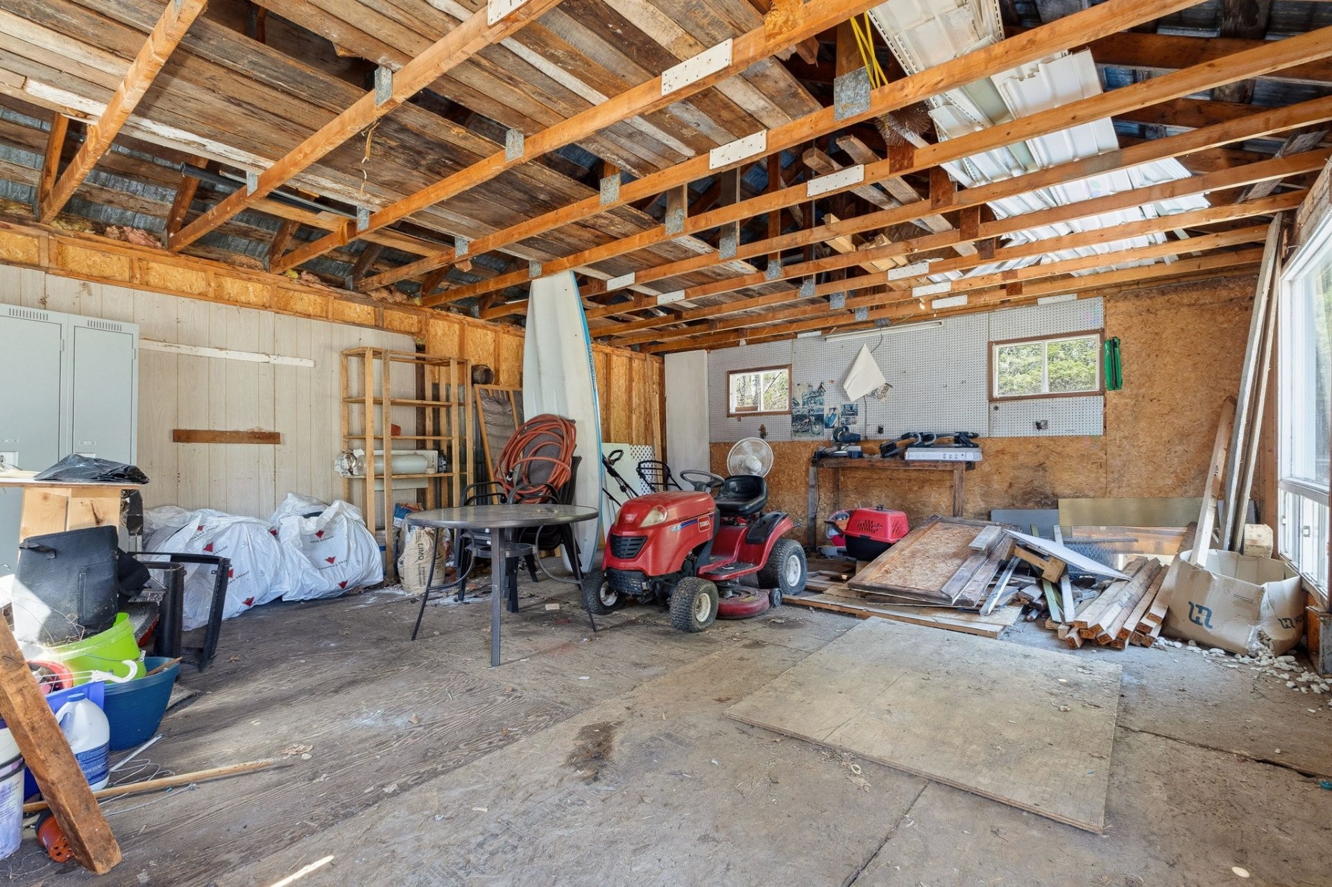 Shed - 16 Rue André, Montpellier, QC - Indoor Photo Showing Basement