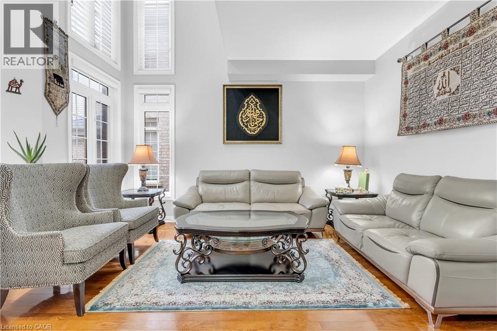 3377 Destination Drive, Mississauga, ON - Indoor Photo Showing Living Room