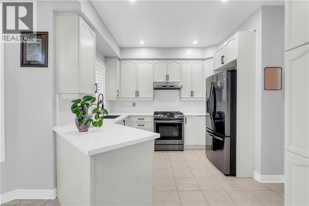 3377 Destination Drive, Mississauga, ON - Indoor Photo Showing Kitchen