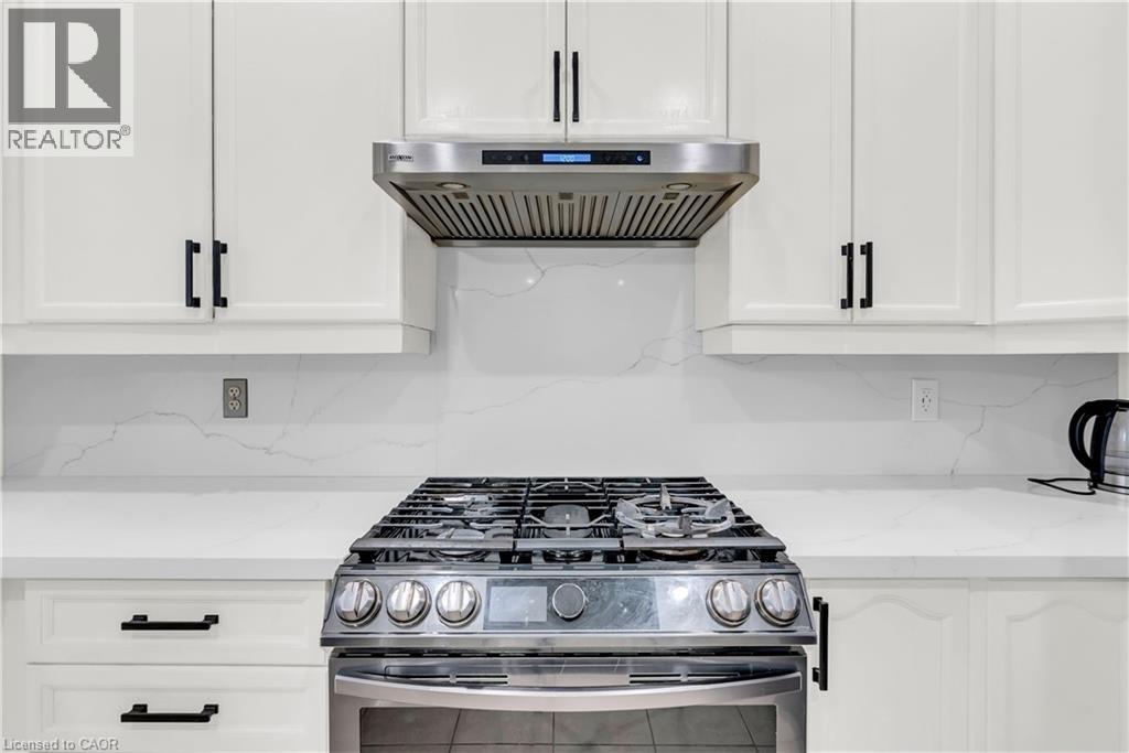 3377 Destination Drive, Mississauga, ON - Indoor Photo Showing Kitchen