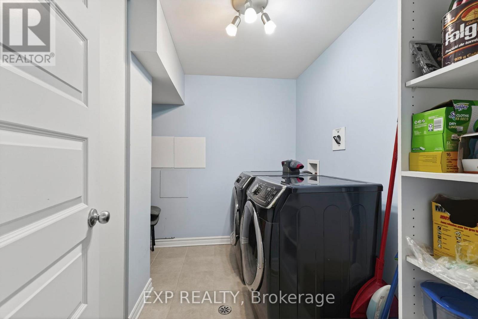 102 - 222 First Street E, Cornwall, ON - Indoor Photo Showing Laundry Room