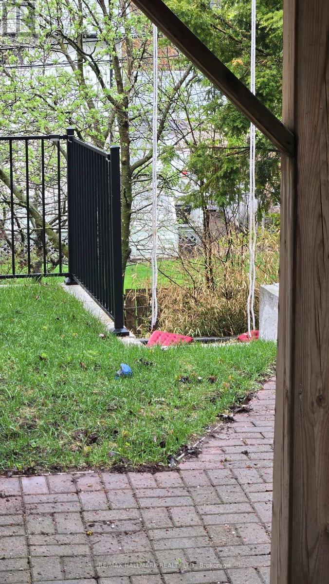 Lower Level - 106 Springdale Crescent, Oshawa, ON - Outdoor