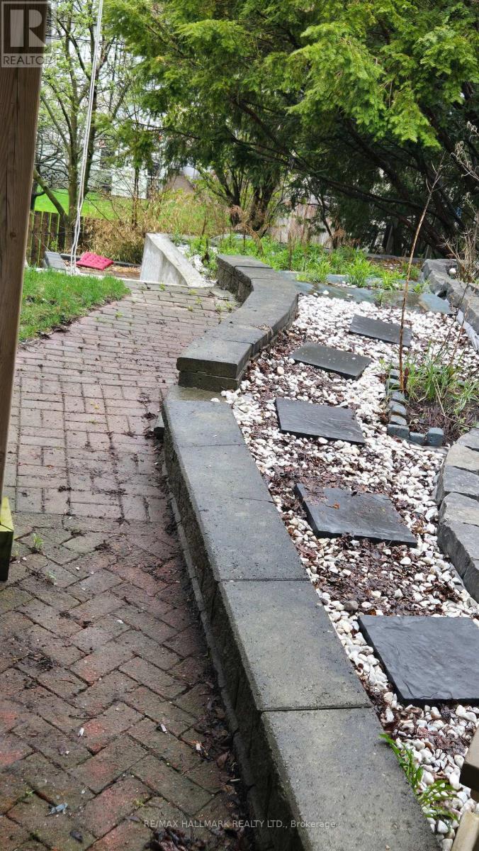 Lower Level - 106 Springdale Crescent, Oshawa, ON - Outdoor