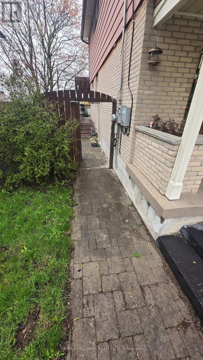Lower Level - 106 Springdale Crescent, Oshawa, ON - Outdoor
