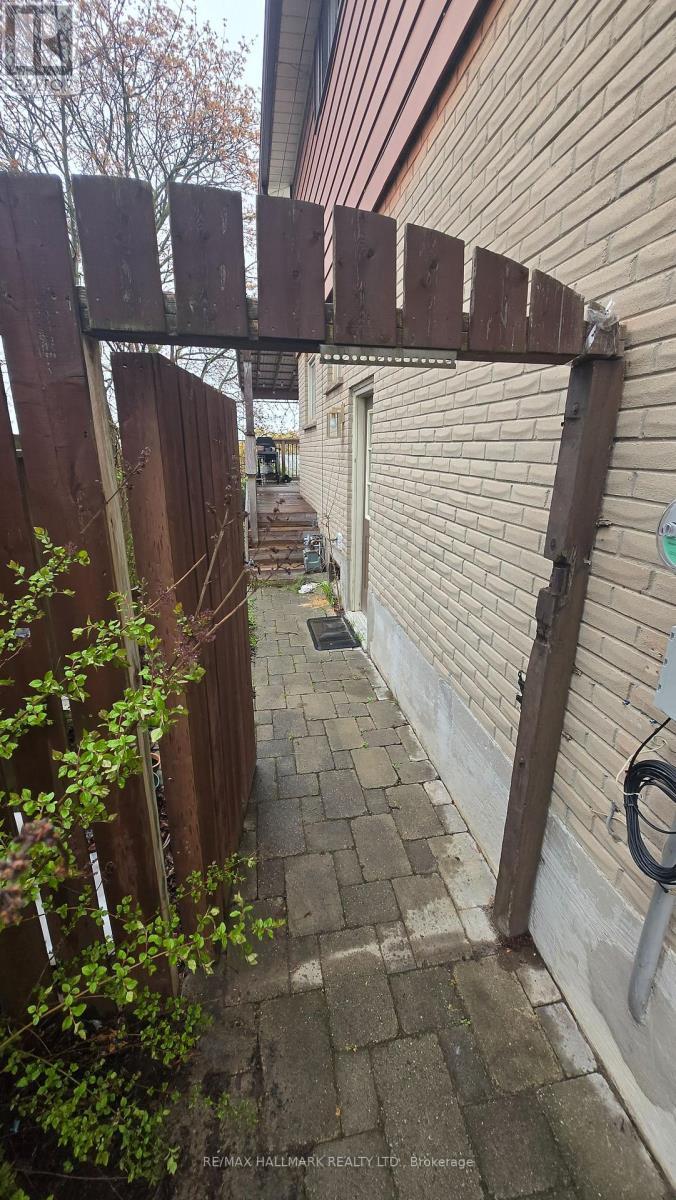 Lower Level - 106 Springdale Crescent, Oshawa, ON - Outdoor