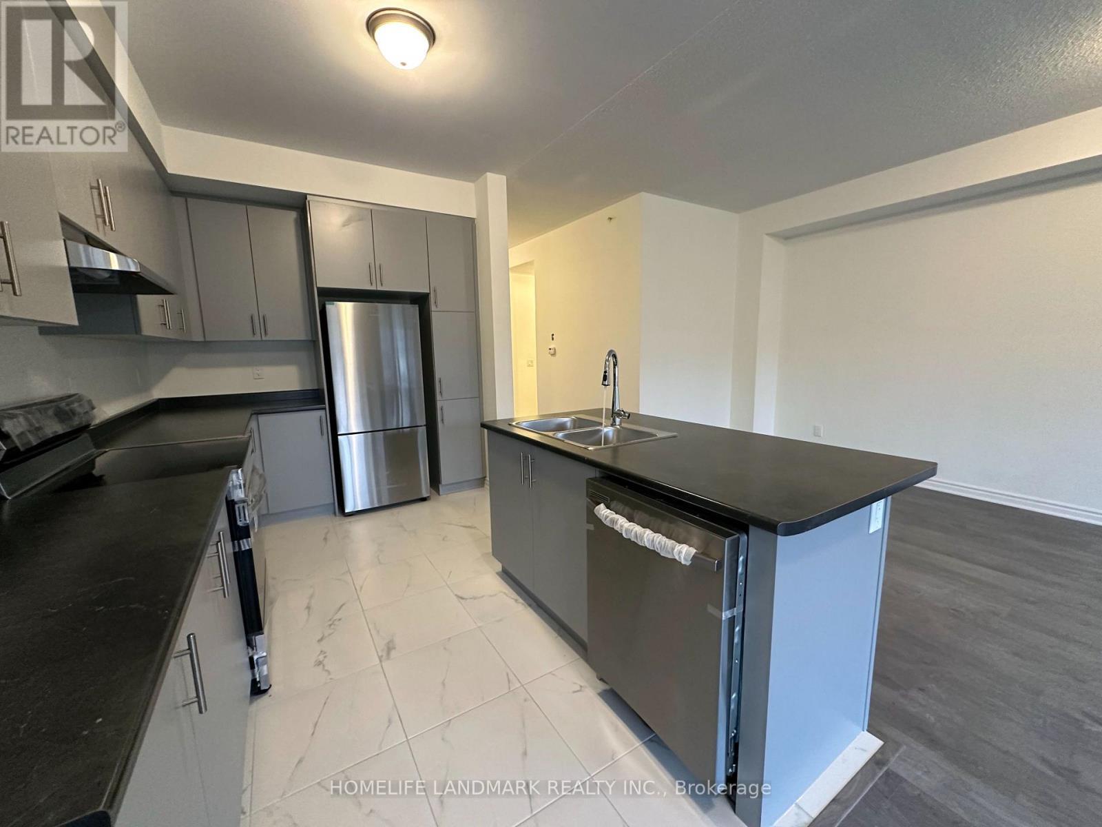 41 Sapphire Way, Thorold, ON - Indoor Photo Showing Kitchen With Double Sink